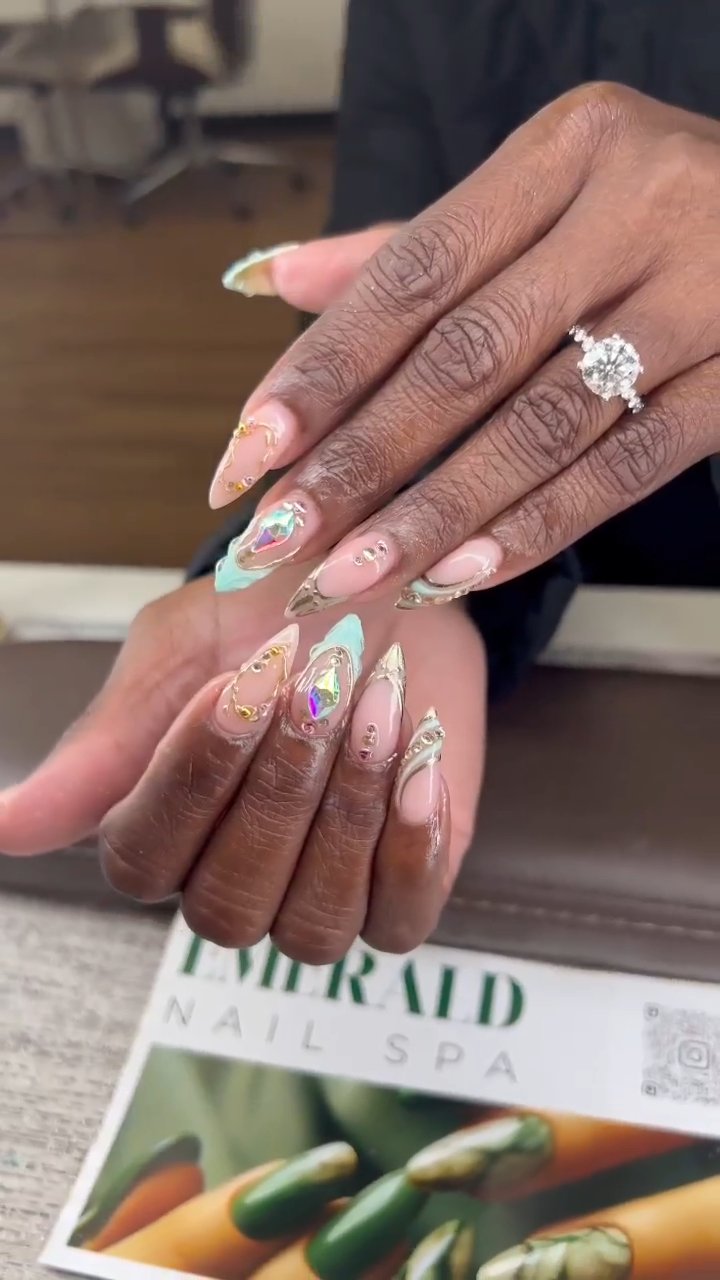 Artistic nail set with vibrant design